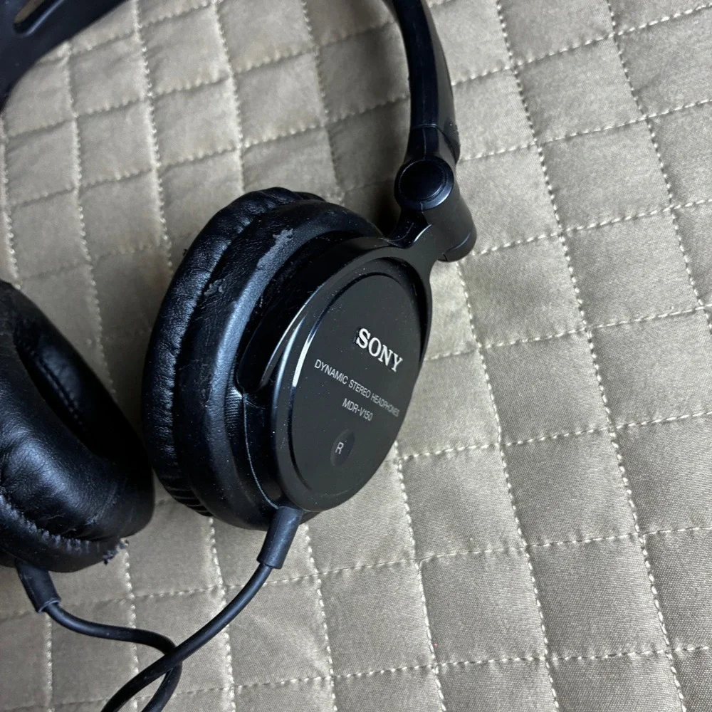 Sony MDR-V150 Studio Monitor Wired Headphones Black DJ Monitoring MDRV150